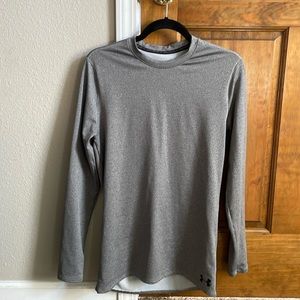 Mens under armour cold gear fitted crew long sleeve shirt.